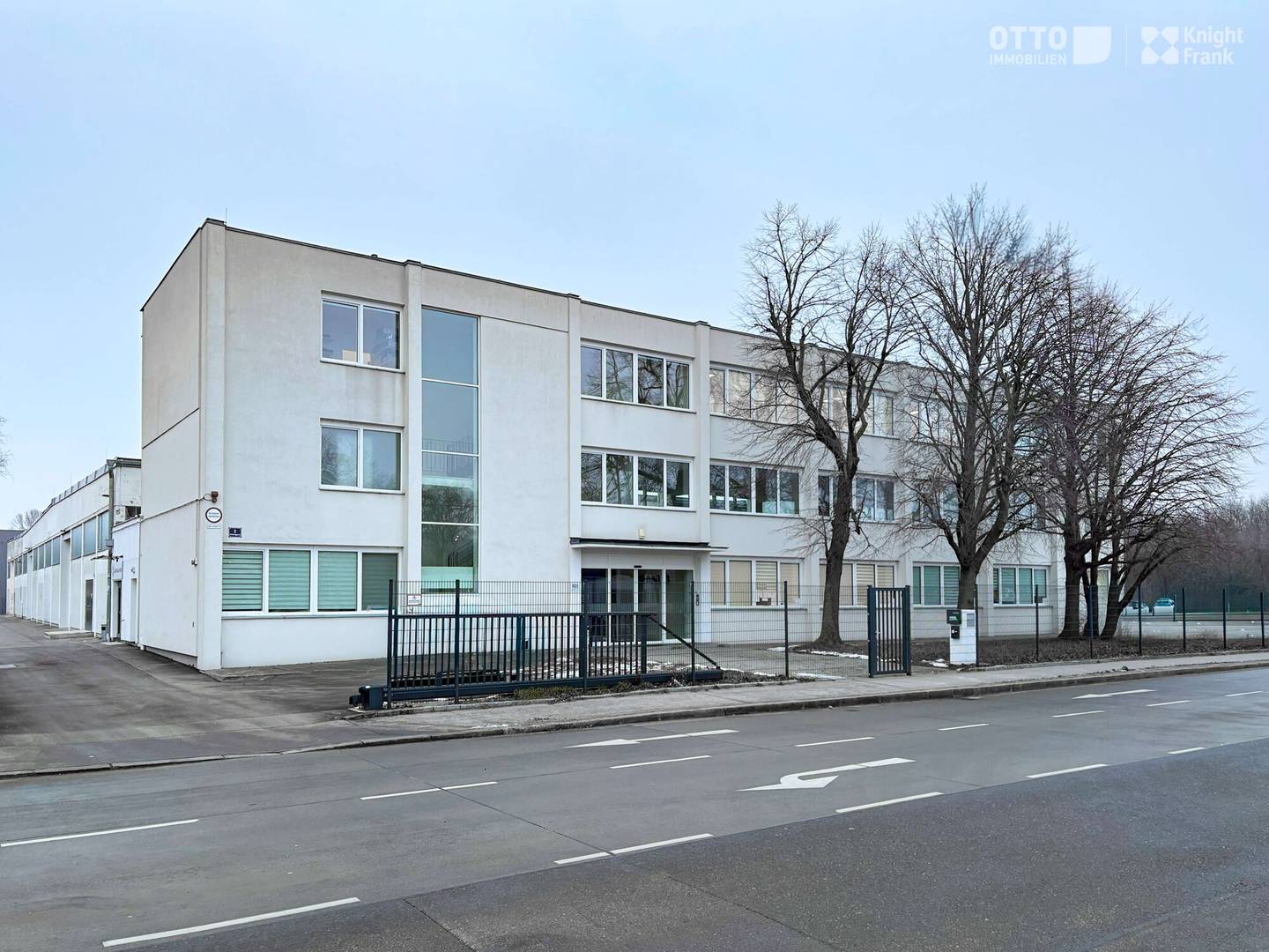 Wohnung with office and storage space near A22