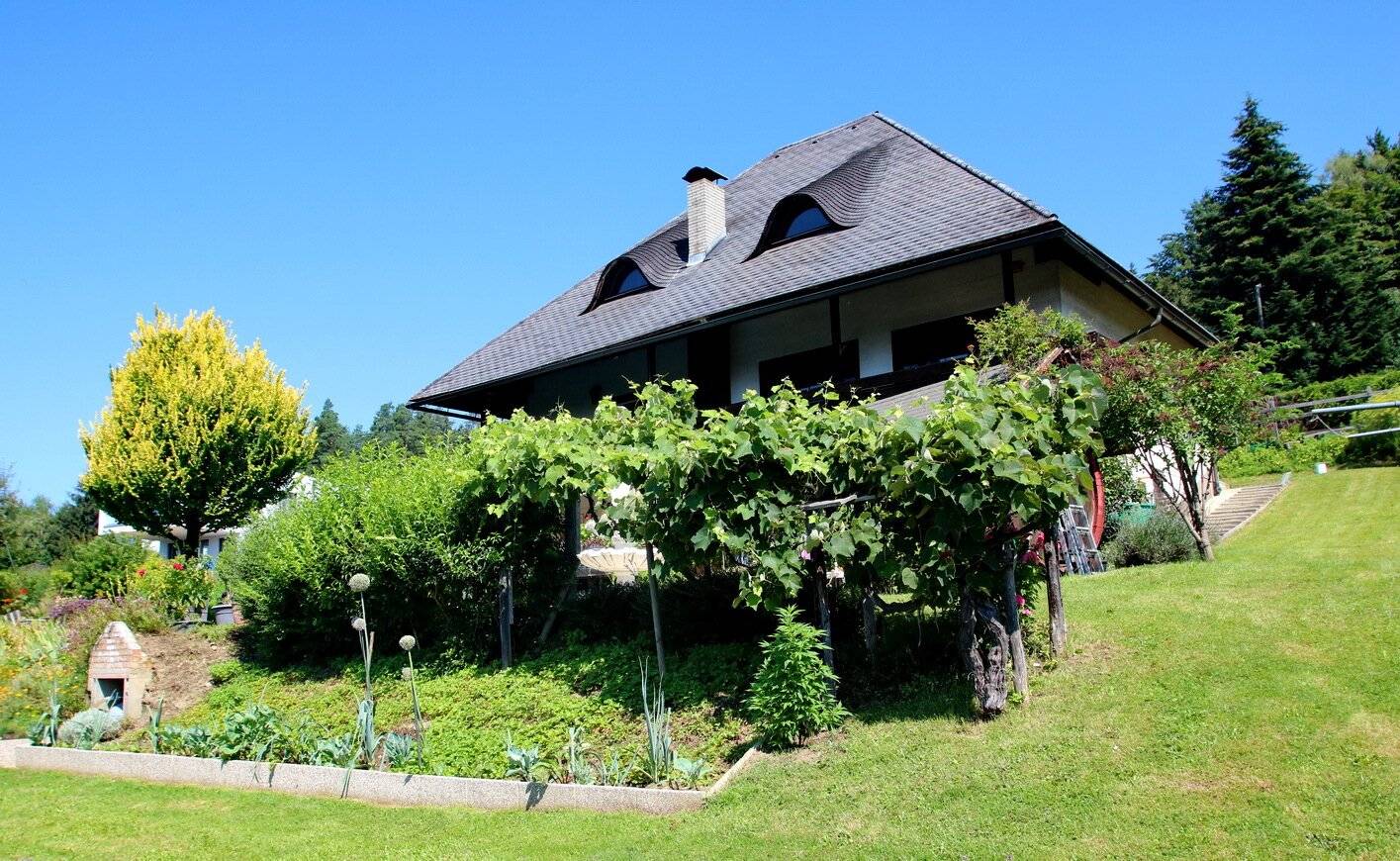 Unique estate with character, quality and impressive view in Wernberg for sale