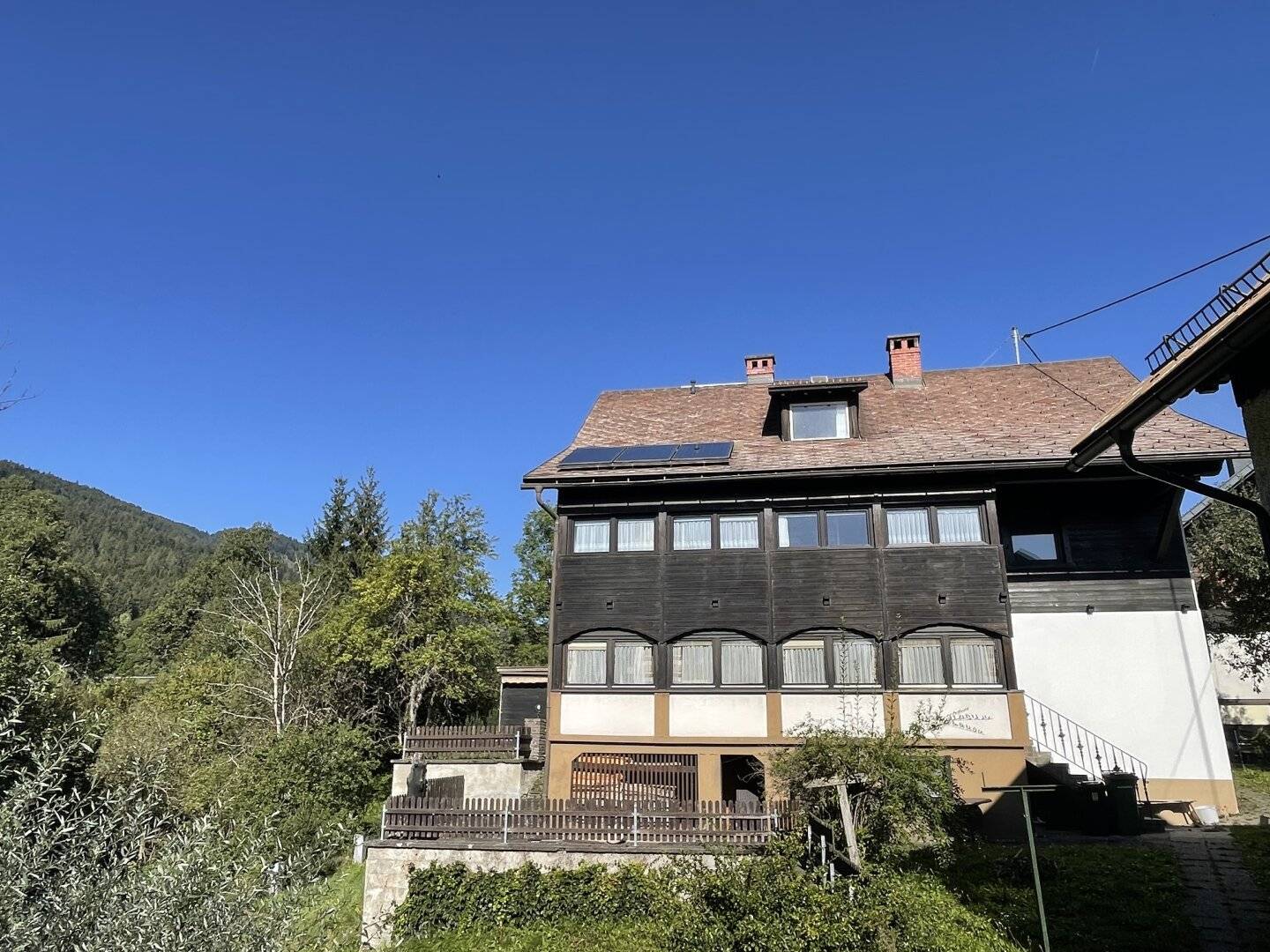 Charming solid house in Grünburg with green view, pellet heating and 773 m² garden