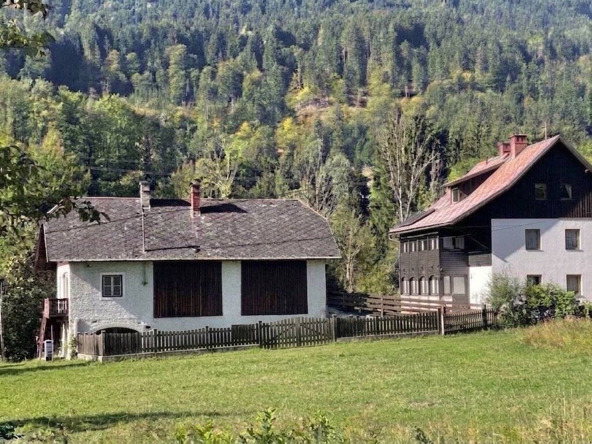 Charming solid house in Grünburg with green view, pellet heating and 773 m² garden