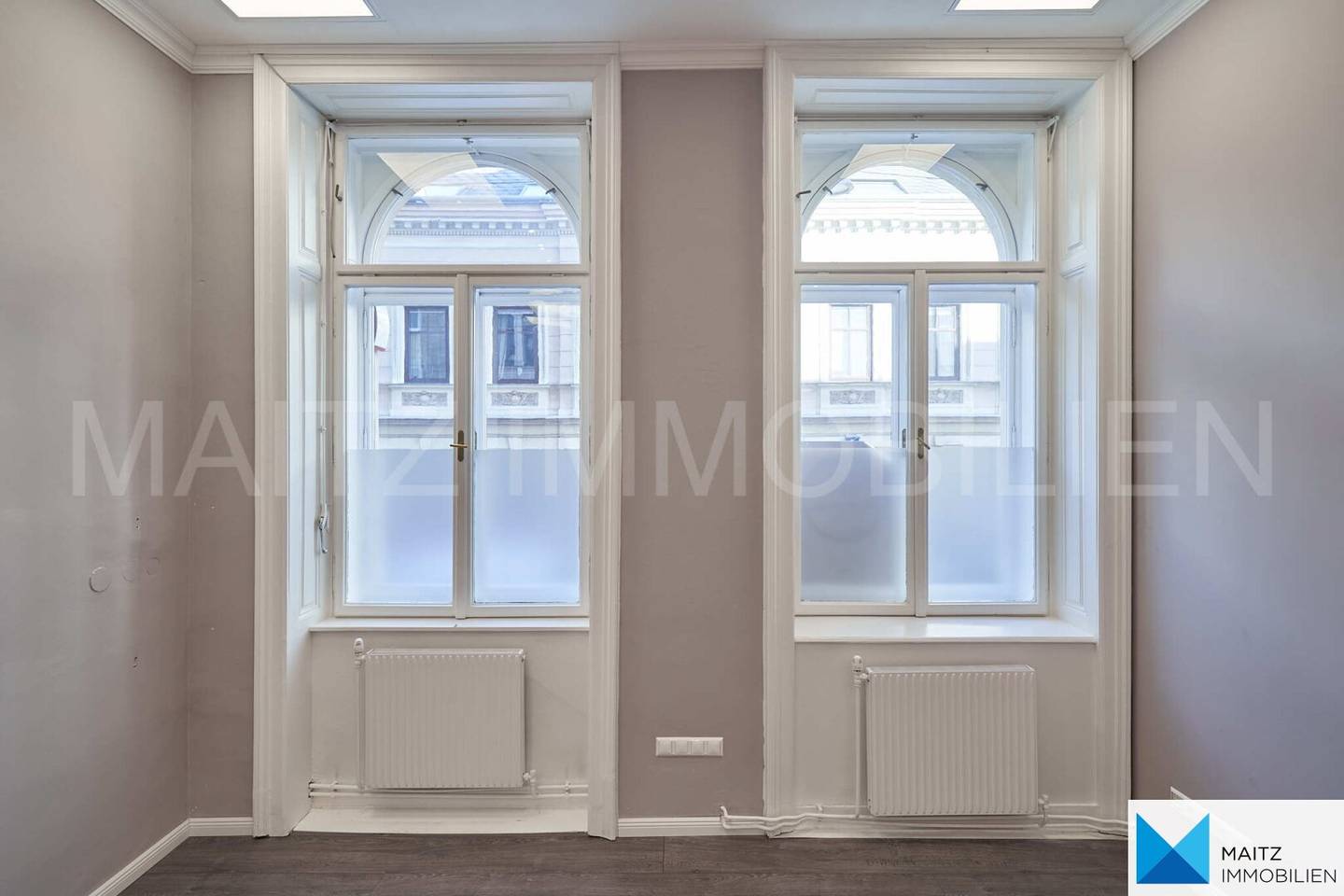Old building office space with 3 rooms | Garage optional | near Naschmarkt &amp; U4