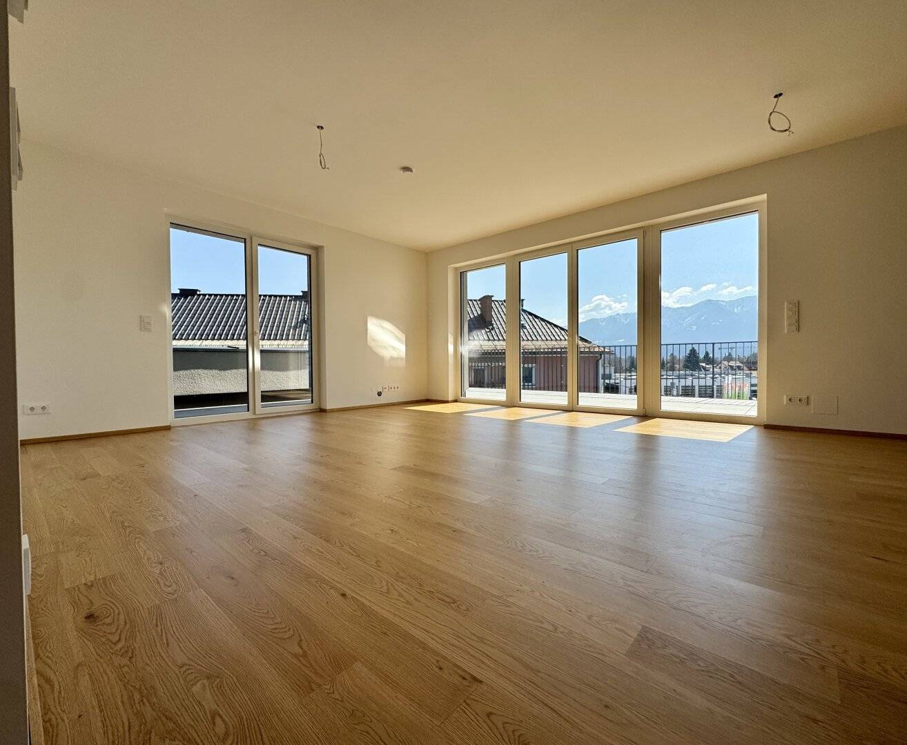90m² penthouse apartment with east, south and west balconies for rent