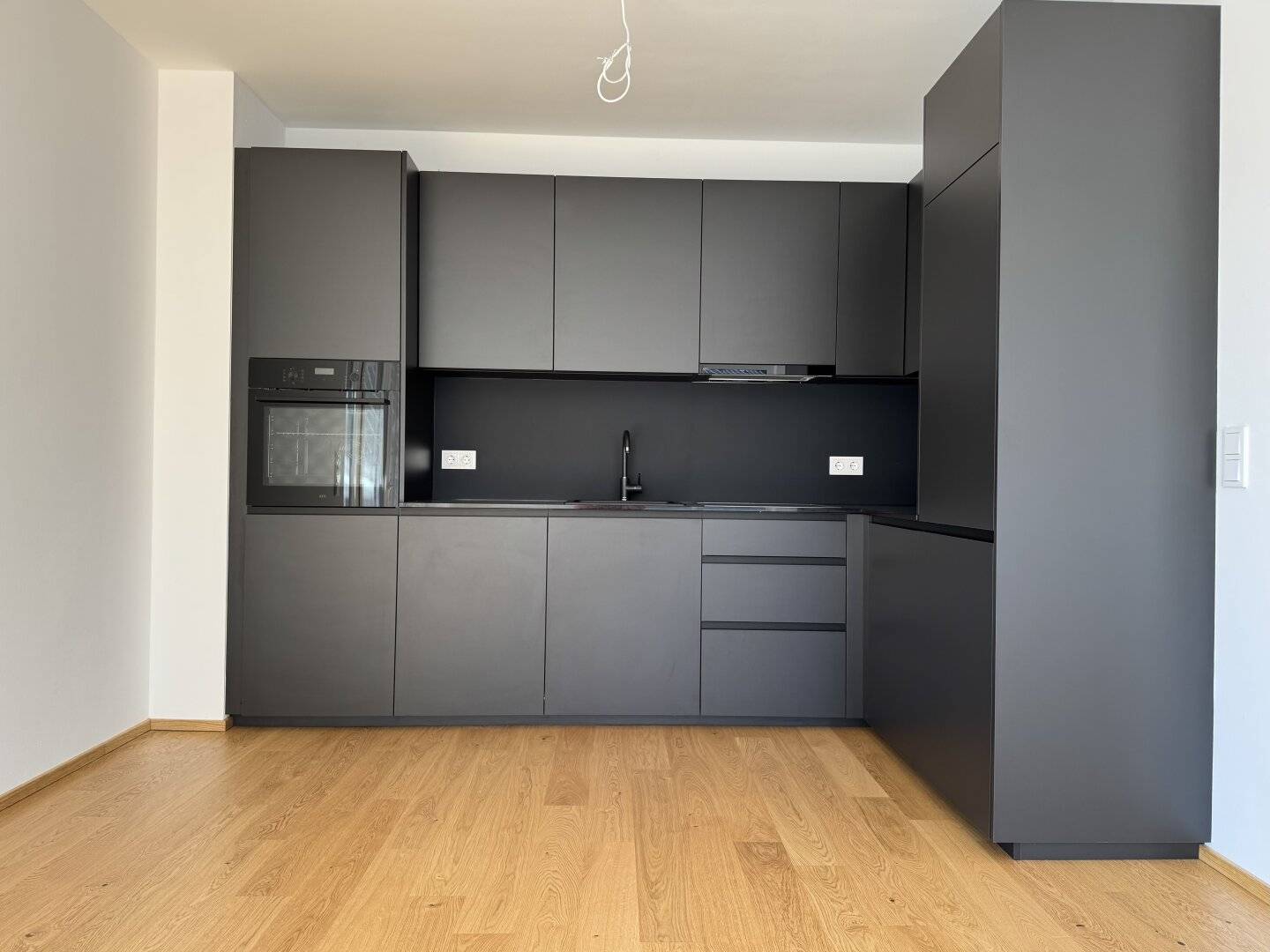 90m² penthouse apartment with east, south and west balconies for rent