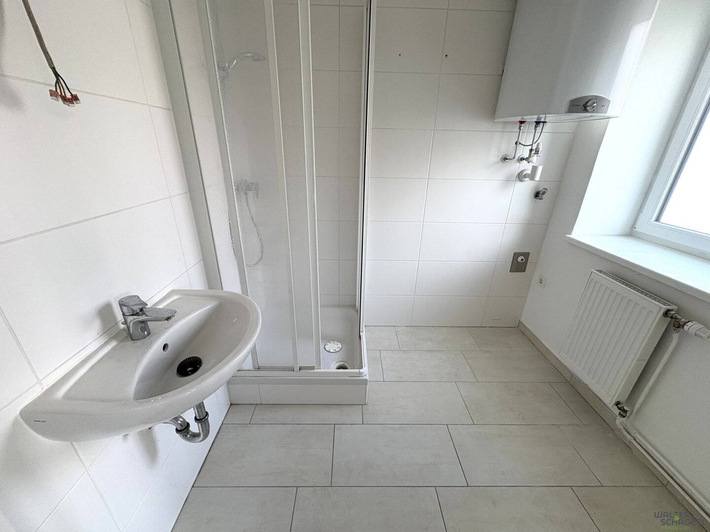 Newly renovated 2-room apartment with a quiet loggia","de":"Neu renovierte 2 Zimmer Wohnung mit ruhiger Loggia"},