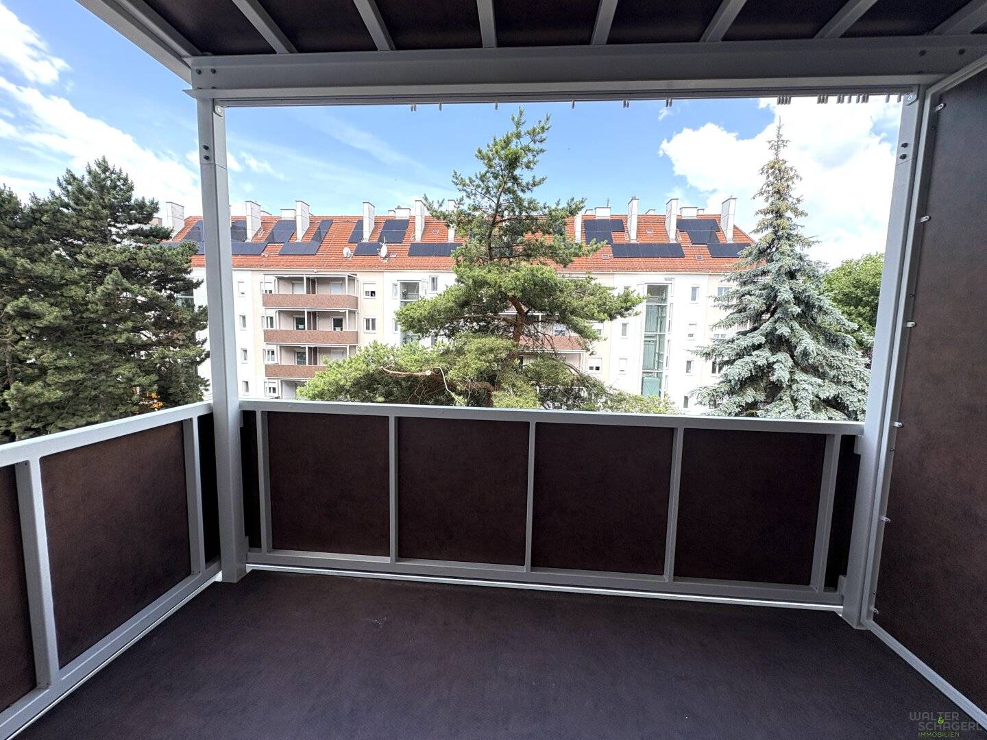 Newly renovated 2-room apartment with a quiet loggia","de":"Neu renovierte 2 Zimmer Wohnung mit ruhiger Loggia"},
