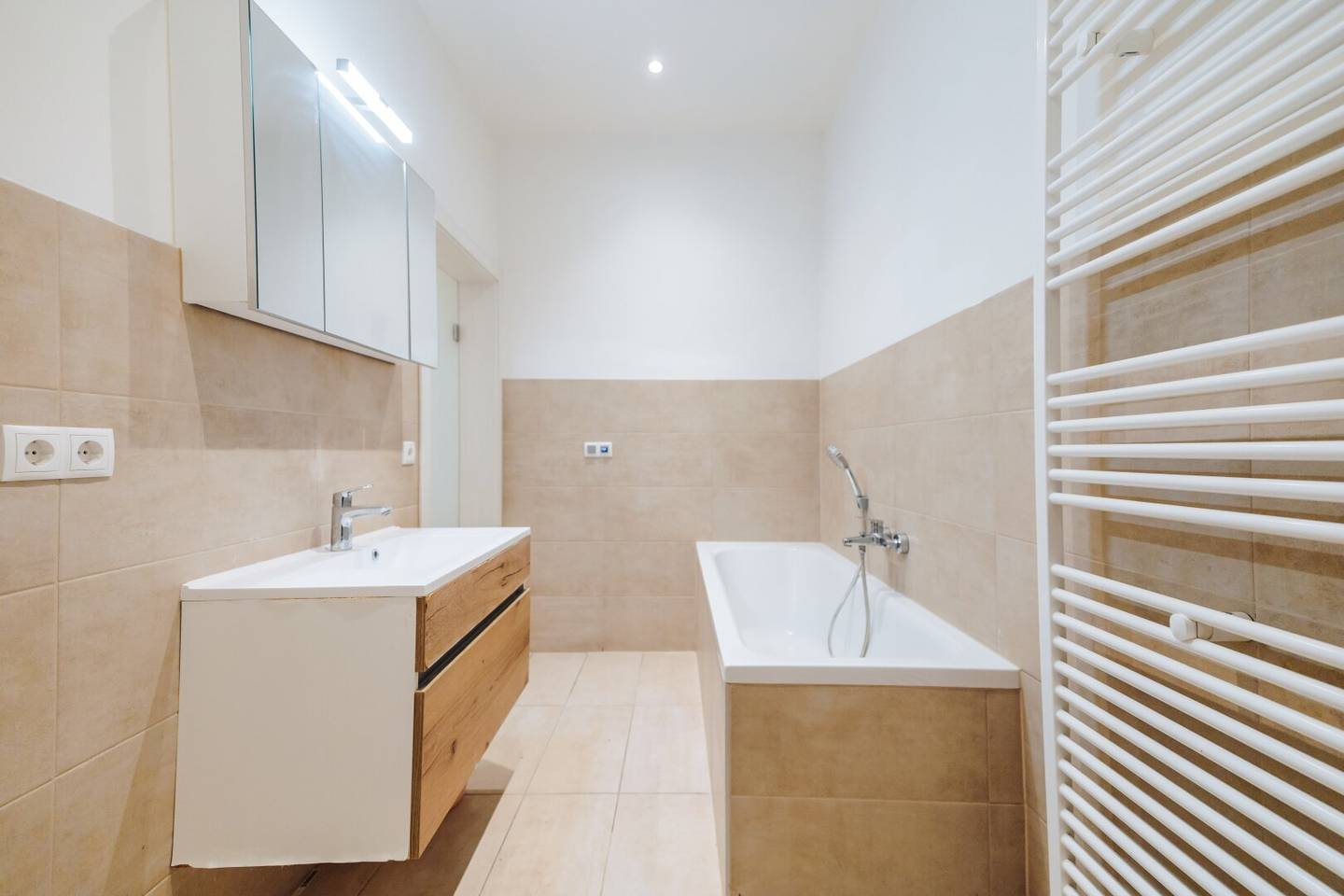WOW I DAN-KITCHEN I BALCONY I BATHTUB &amp; SHOWER I CENTRAL LOCATION I PROJEKT WOHNEN