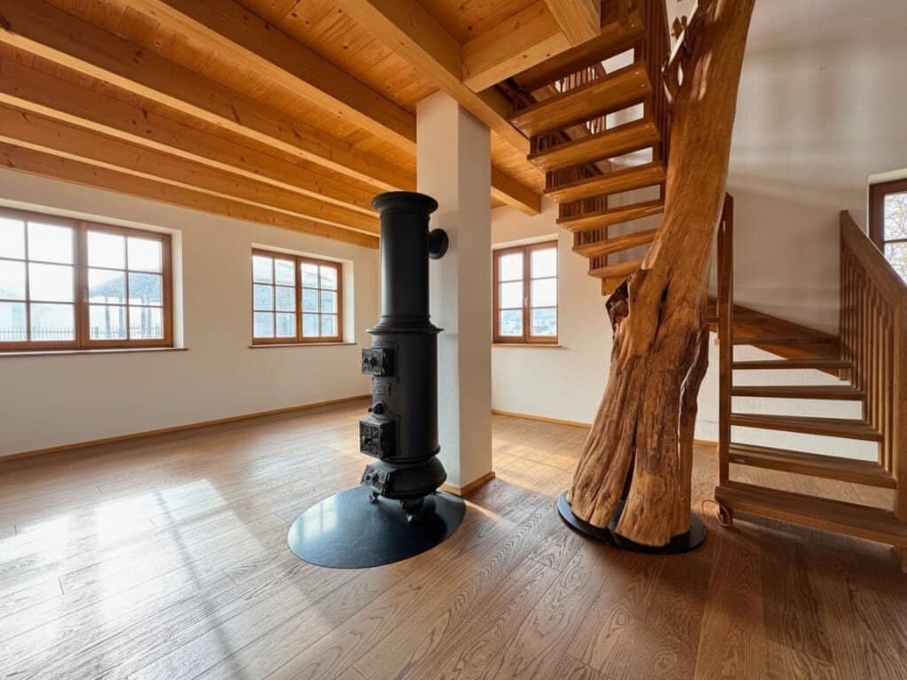 Neuwertiges Landhaus-Juwel: Architektur mit Einliegerwohnung in idyllischer Bachlage | NEUKIRCHEN AN DER ENKNACH