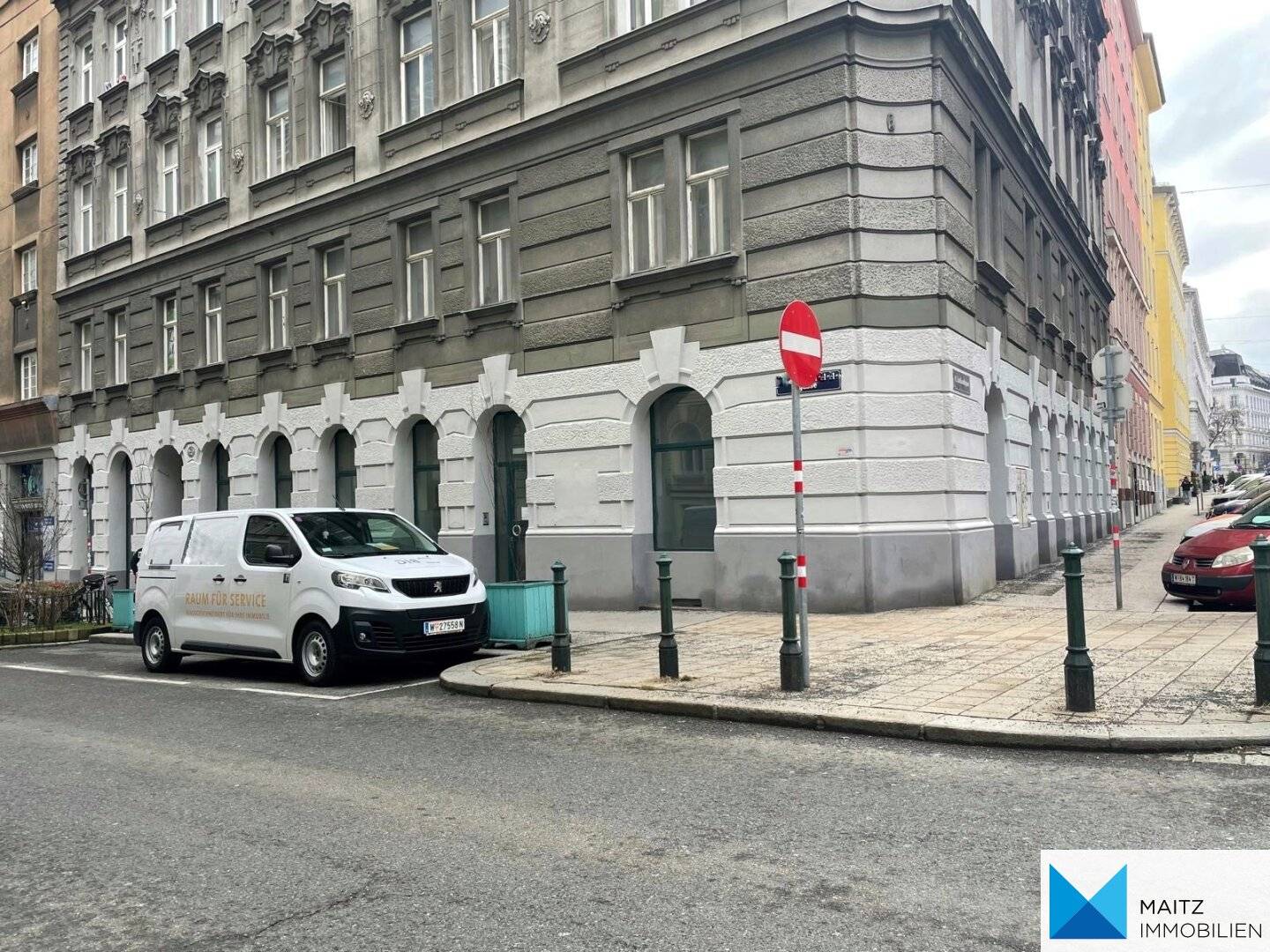 Corner commercial space in a very good location in the 9th district near Volksoper