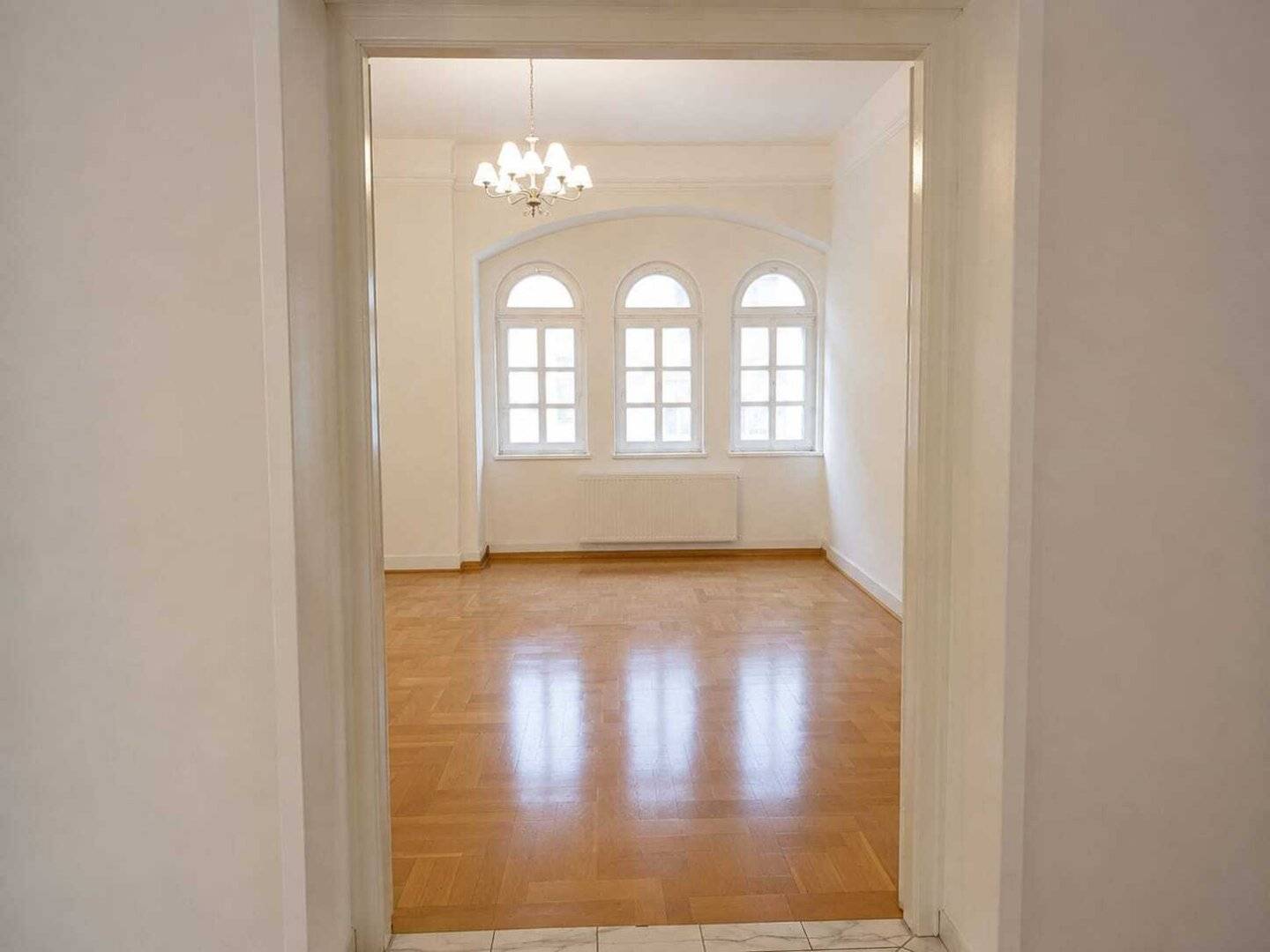 Großzügige/s Altbau Wohnung/Büro mit wunderschönem Gewölbe am Villacher Hauptplatz