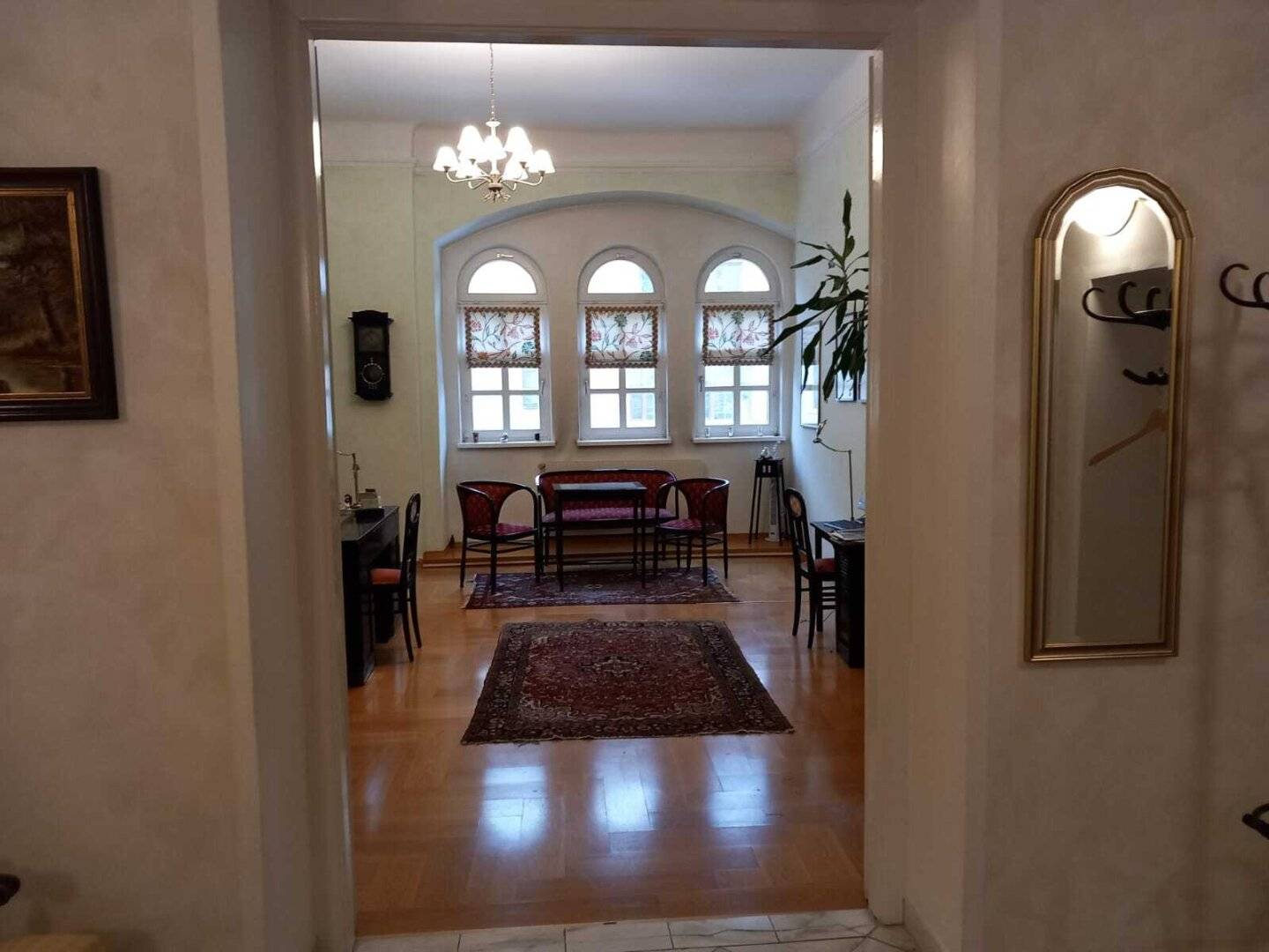 Elegant old building apartment with vaulted ceiling at the Villacher Hauptplatz