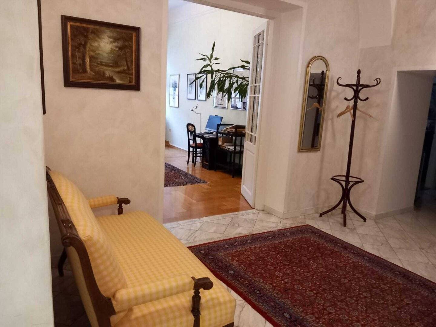 Elegant old building apartment with vaulted ceiling at the Villacher Hauptplatz