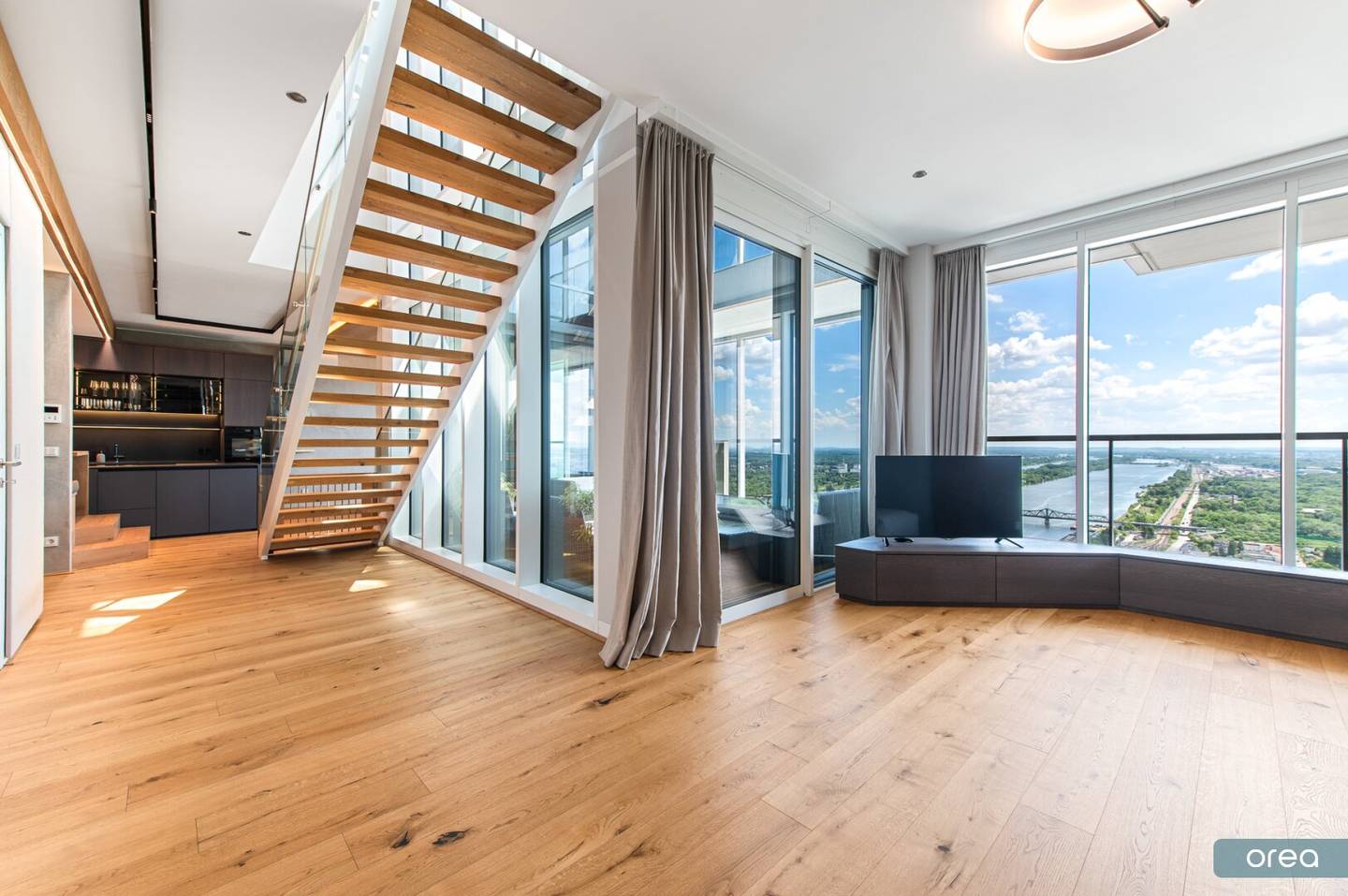 orea | Penthouse in the Marina Tower – Maisonette with roof terrace above the Danube