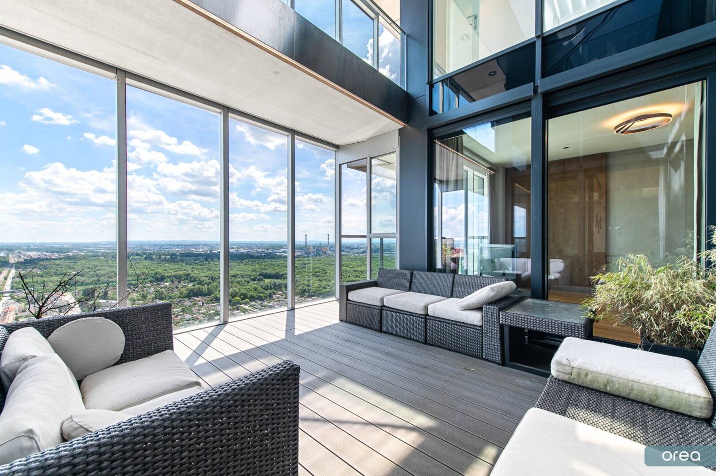 orea | Penthouse in the Marina Tower – Maisonette with roof terrace above the Danube