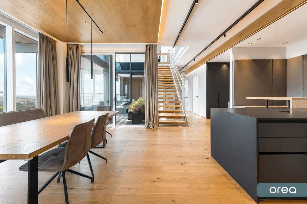orea | Penthouse über drei Ebenen im Marina Tower – private Dachterrasse über der Donau