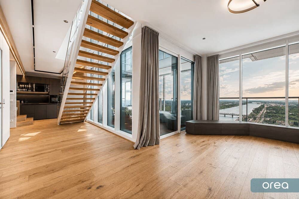 orea | Penthouse über drei Ebenen im Marina Tower – private Dachterrasse über der Donau