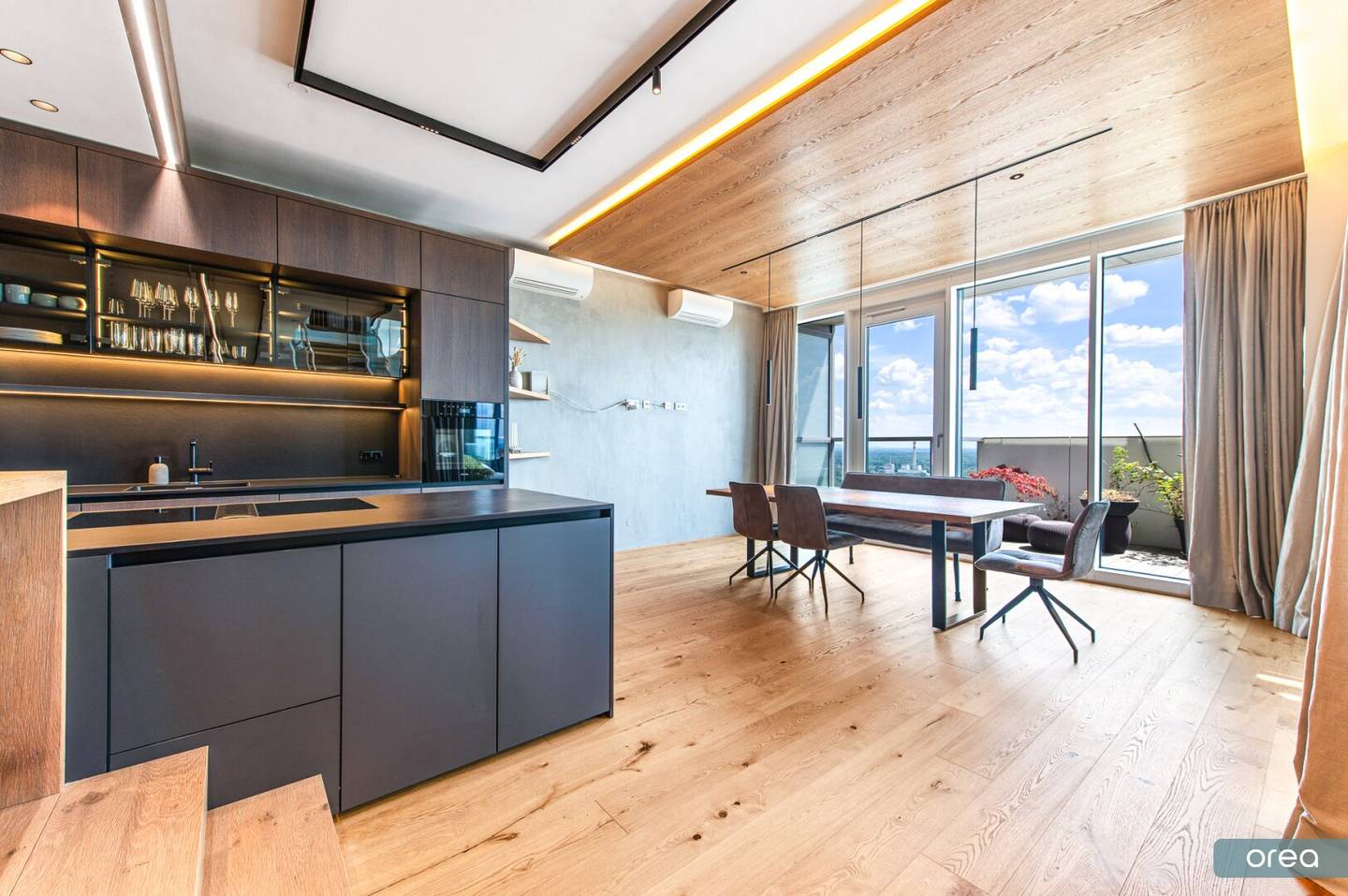 orea | Penthouse in the Marina Tower – Maisonette with roof terrace above the Danube