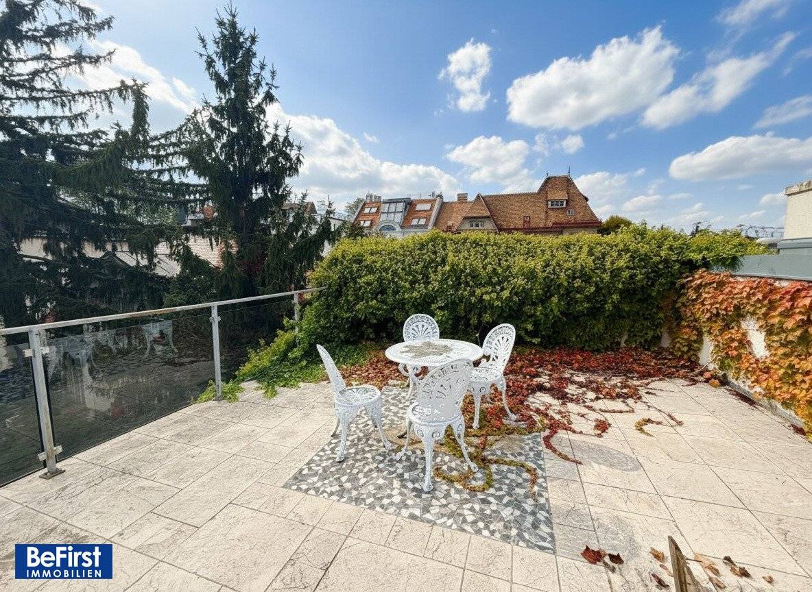 Magnificent roof terrace apartment in the exclusive Villa Jahn