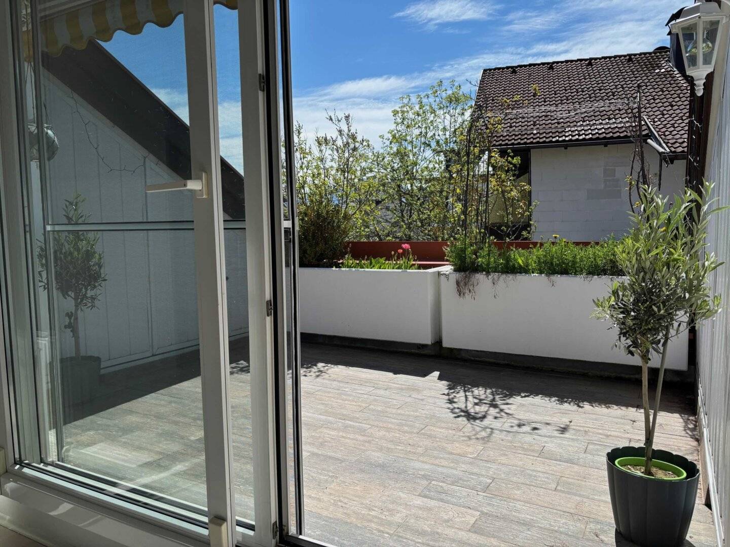 FERIENWOHNUNG NÄHE SALZBURG: Sonnige 3,5-Zimmer-Terrassenwohnung mit traumhaftem Panoramablick in Koppl (Zweitwohnsitzwidmung)