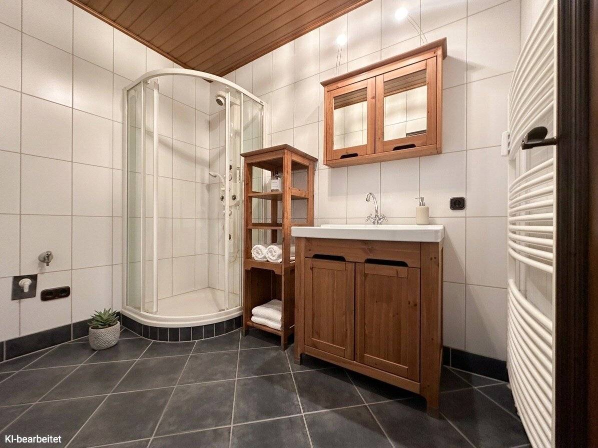 Attractive 3 room apartment with balcony and elevator, also combinable with another unit