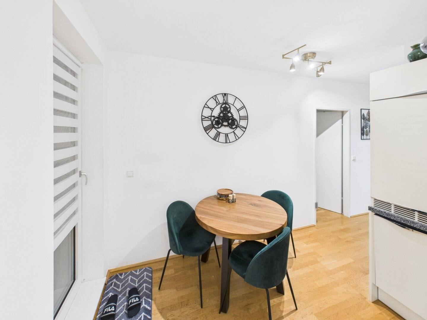 Dream apartment in 1100 Vienna: 4 rooms, balcony, 108m² for €375,000! View now!
