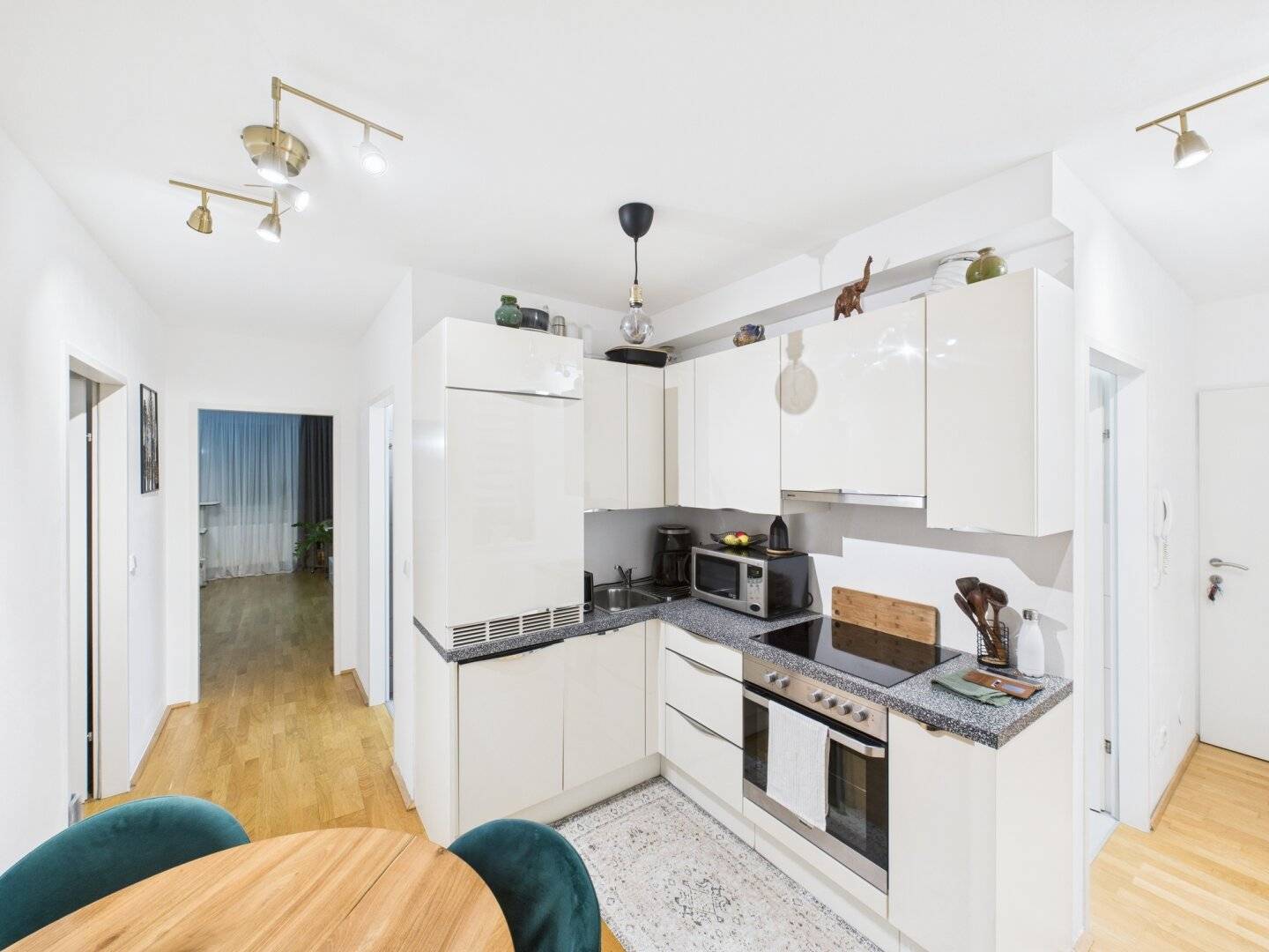 Dream apartment in 1100 Vienna: 4 rooms, balcony, 108m² for €375,000! View now!