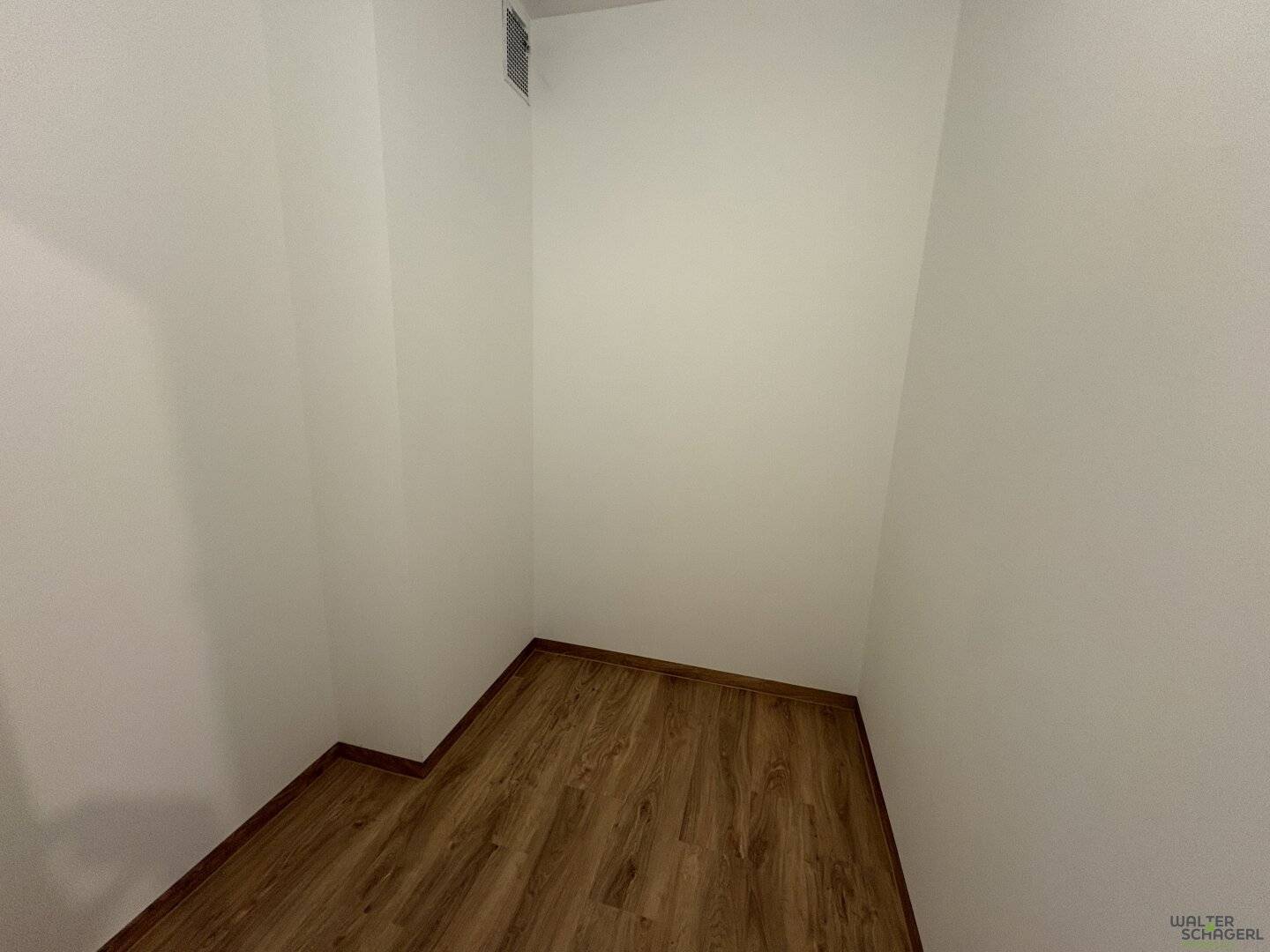Bright 3 room apartment with loggia