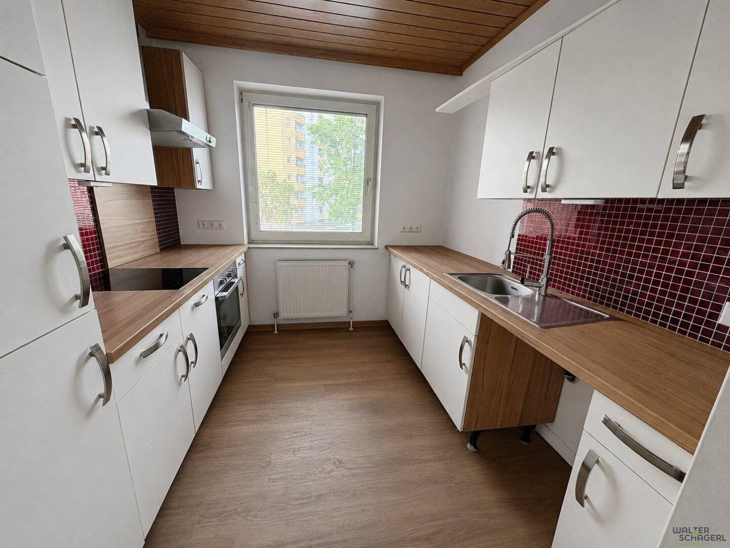 Bright 3 room apartment with loggia