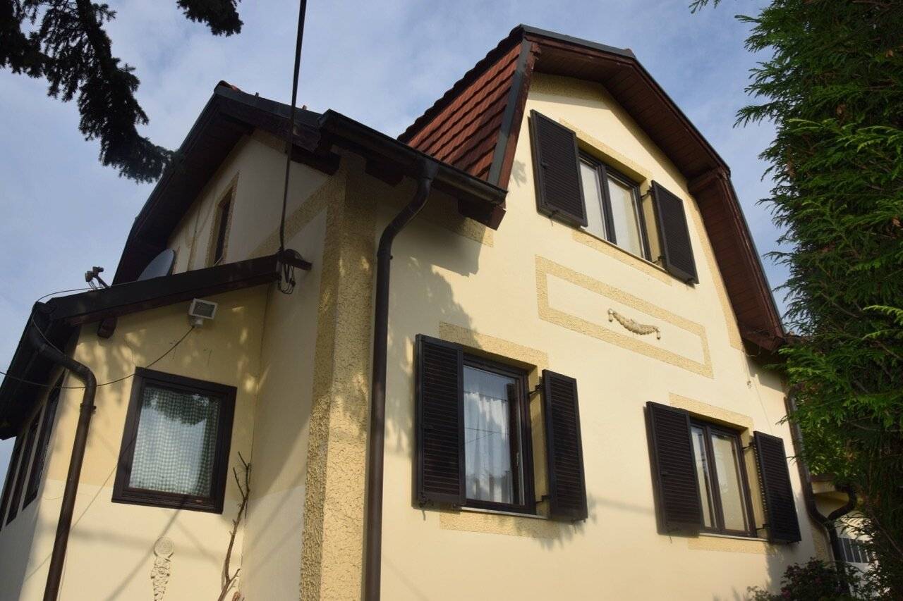 STREBERSDORF/NÄHE DE LA SALLE-SCHULE: Charming single family villa with a beautiful garden