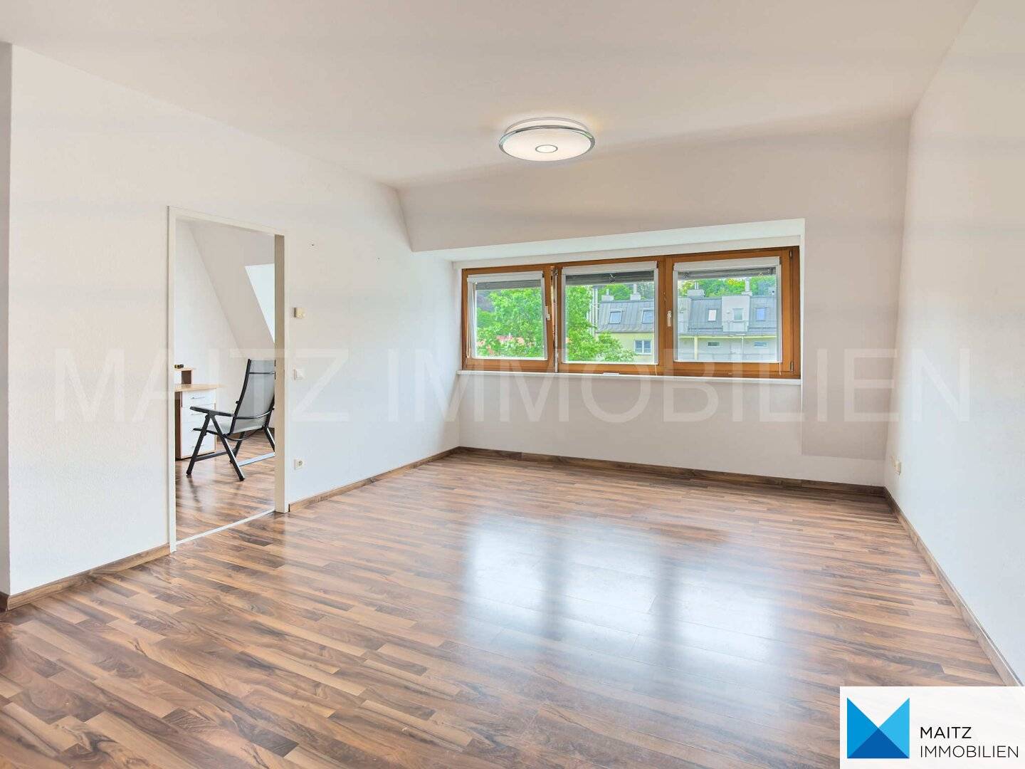 Sofort verfügbar: Gemütliche, ruhige DG-Wohnung mit 2 Zimmern - gemeinschaftl. Dachterrasse, Sauna, Solarium, Weinkeller!