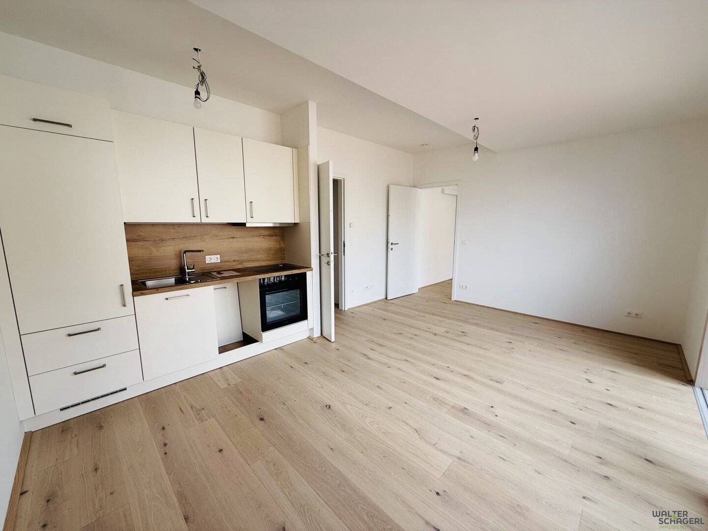 ***Ruheoase im Zentrum: Premium Wohnung mit Blick ins Grüne***
