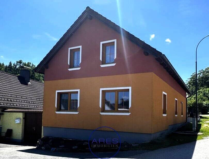 Gepflegtes 5-Zi-Einfamilienhaus in Schrems mit Garten, Terrasse und Carport!