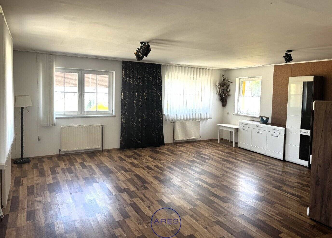 Gepflegtes 5-Zi-Einfamilienhaus in Schrems mit Garten, Terrasse und Carport!