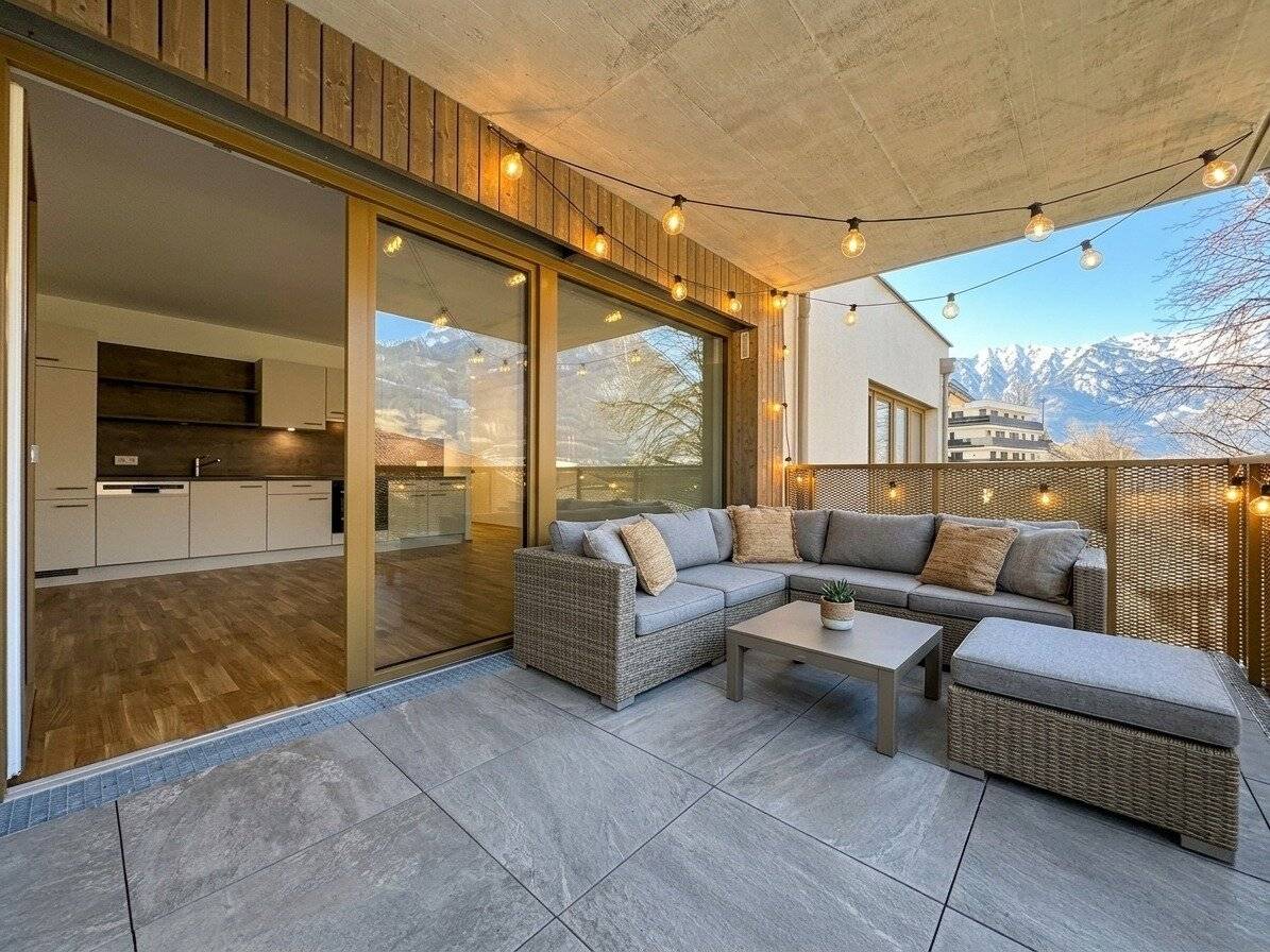 Edle Wohnung mit großer Terrasse und Bergblick