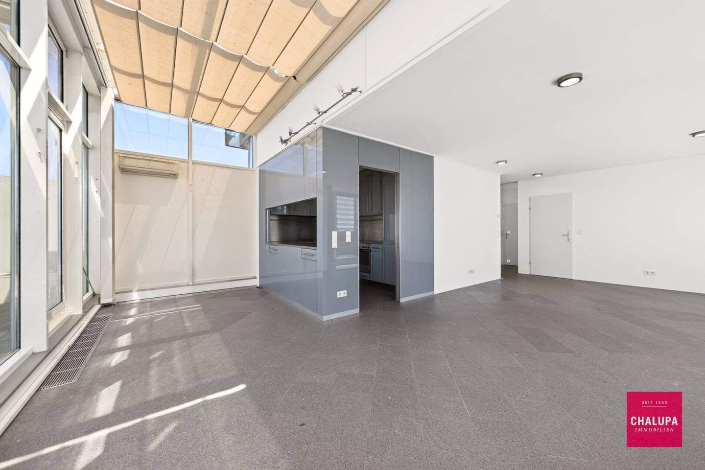 Exclusive loft apartment on the 22nd floor with spectacular panoramic terrace 1220 Wien