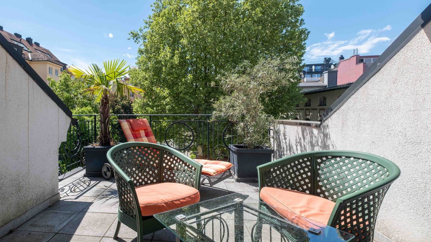 LINZ Innenstadt: Eine Rarität mitten in Linz – Stadthaus mit privatem Pool