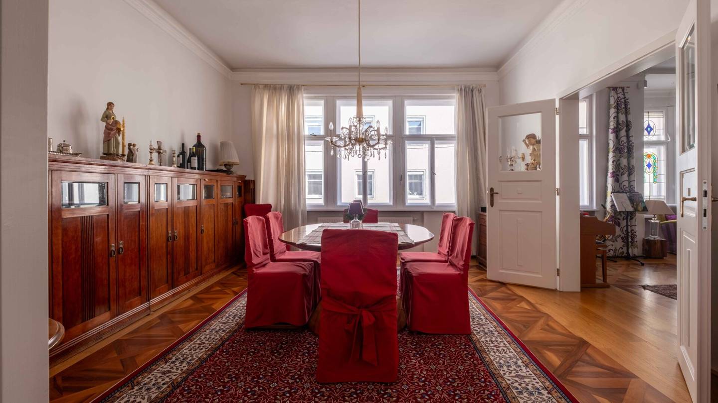 LINZ Innenstadt: Eine Rarität mitten in Linz – Stadthaus mit privatem Pool