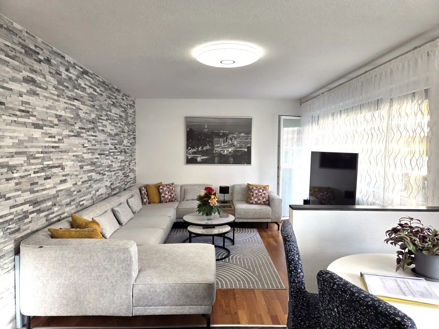 Renovated living oasis in a quiet location
