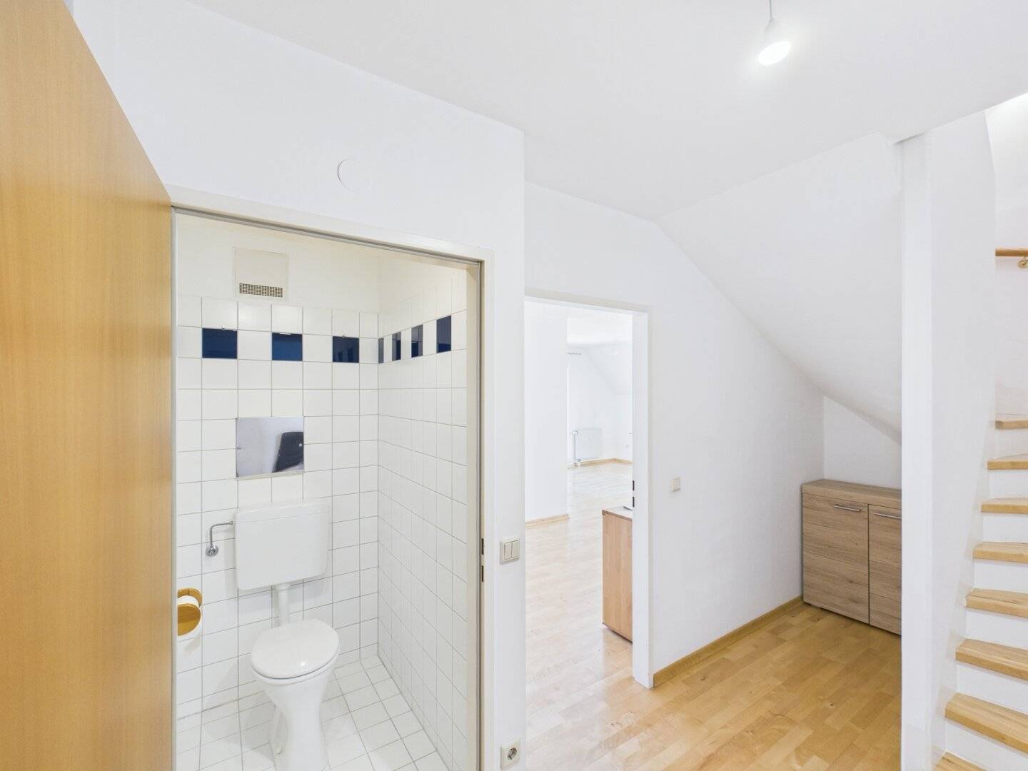 Dachgeschosswohnung in 1220 Wien - 4 Zimmer, 2 Terrassen, Ruhelage im Grünen, inklusive Garagenplatz Ihr neues Zuhause!