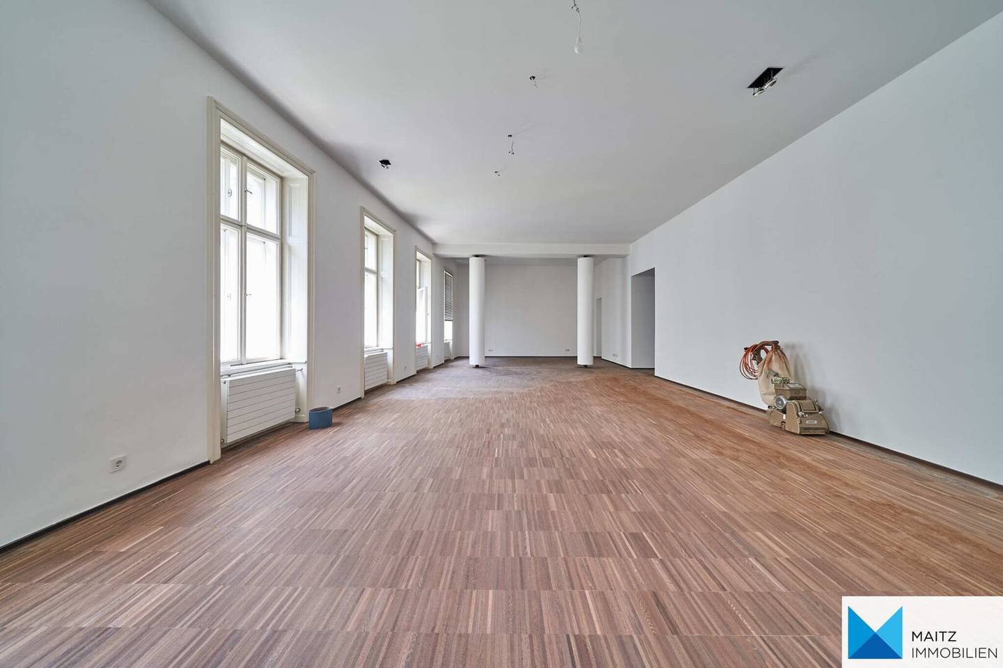 Repräsentatives Büro - Altbau-  in Bestlage der Innenstadt – 278 m² - 7 Zimmer,  im 3. Stock mit Lift