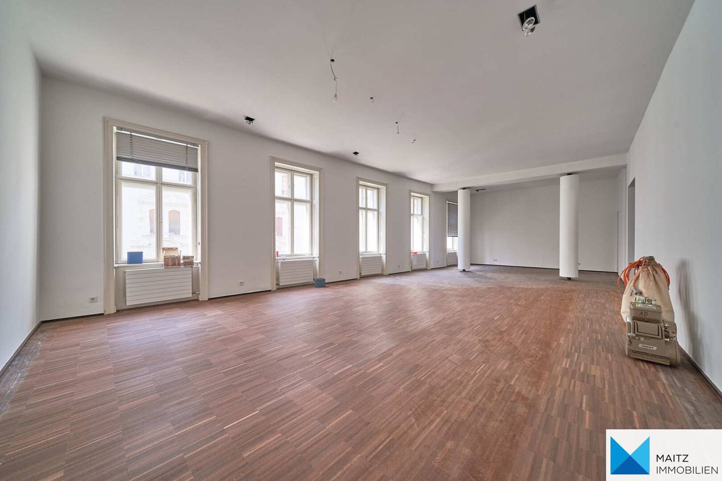 Repräsentatives Büro - Altbau-  in Bestlage der Innenstadt – 278 m² - 7 Zimmer,  im 3. Stock mit Lift