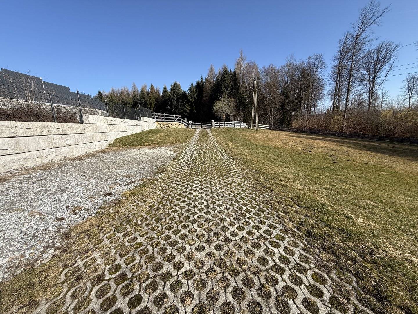 Naturparadies (rd. 4.300 m²) mit Zweitwohnsitzwidmung nahe der GIS in Lichtenberg