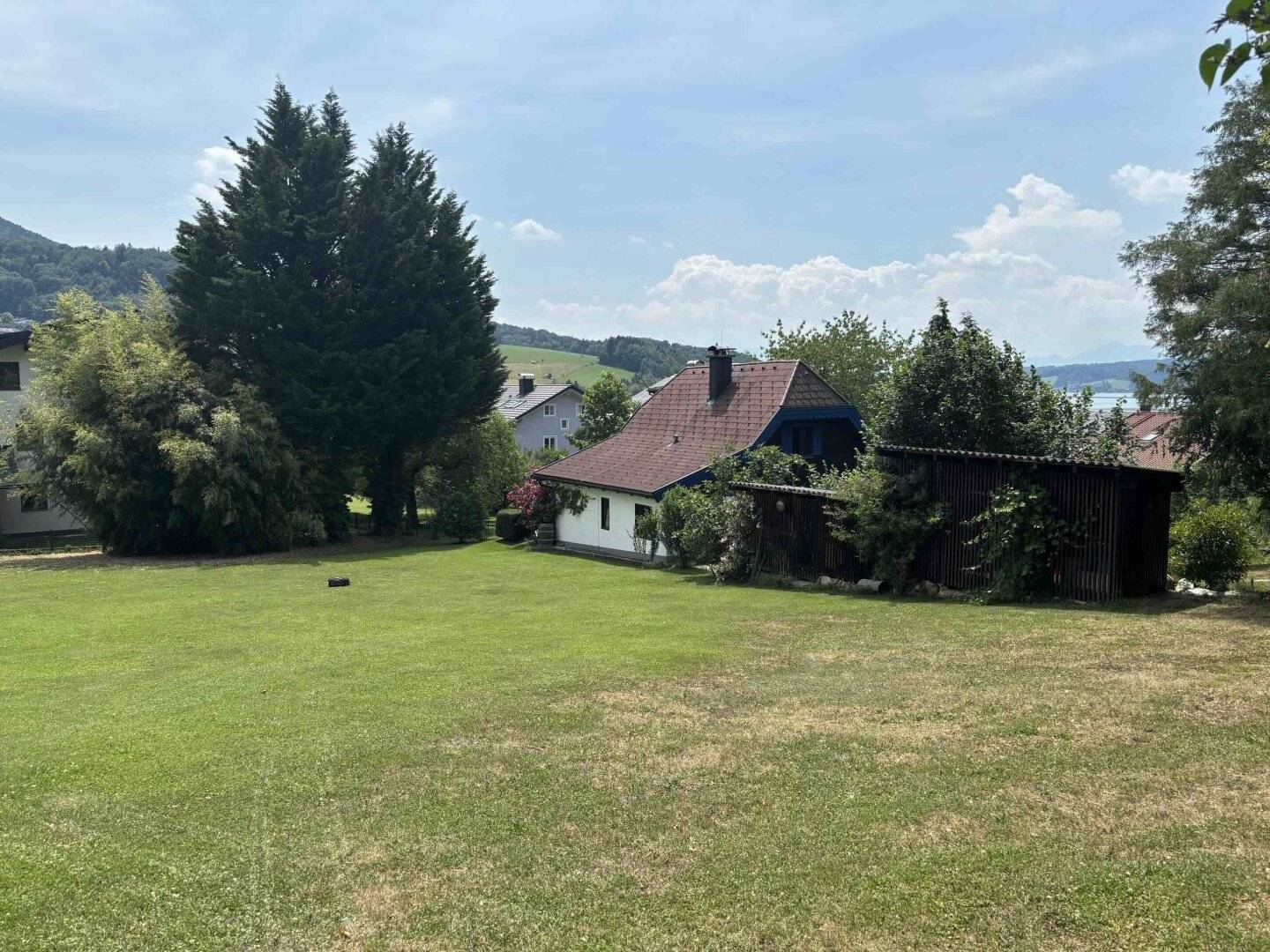 MATTSEE: GRUNDSTÜCK FÜR LANDHAUSVILLA ODER DOPPELHAUS MIT SEEBLICK