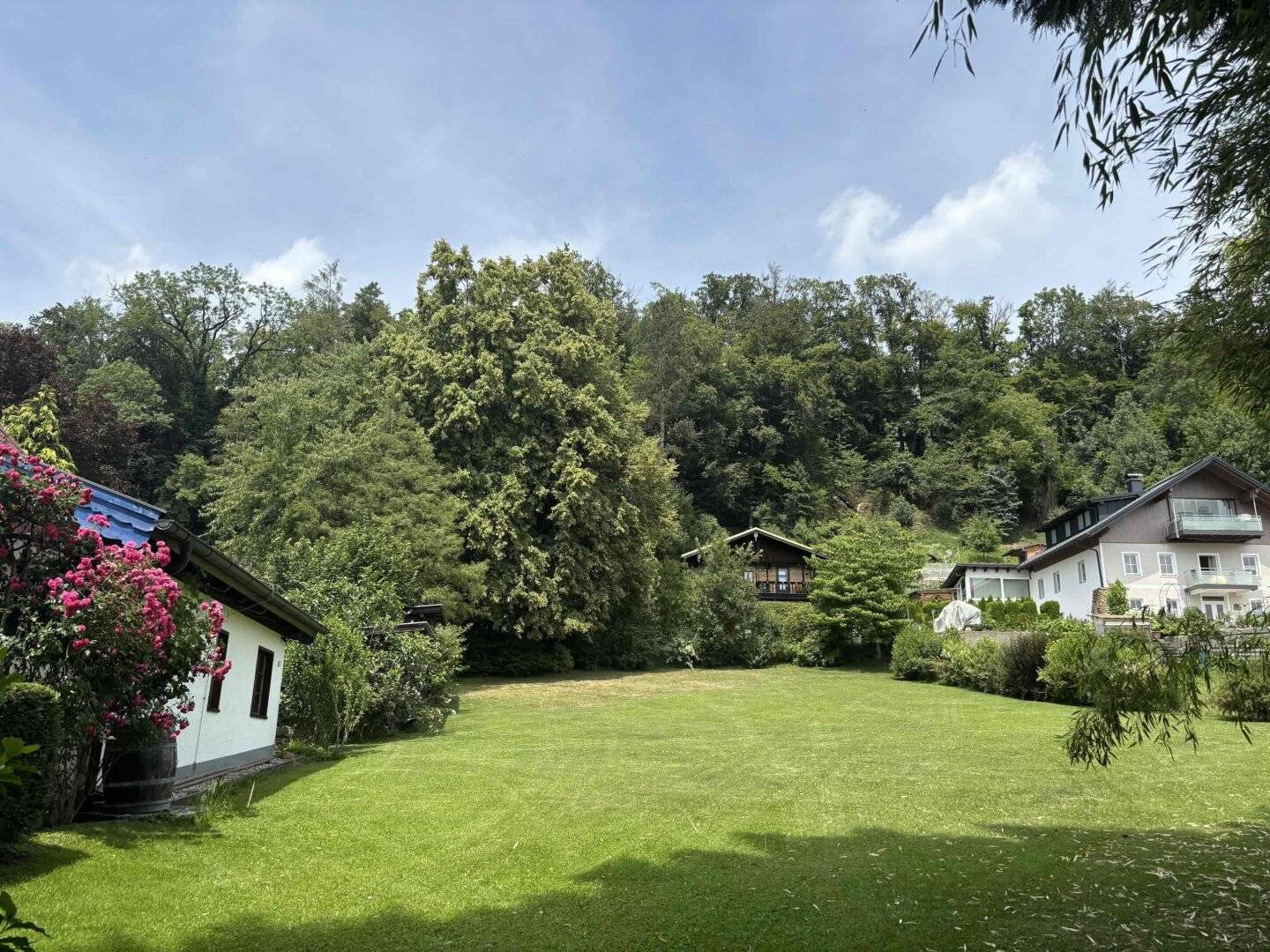 MATTSEE: GRUNDSTÜCK FÜR LANDHAUSVILLA ODER DOPPELHAUS MIT SEEBLICK
