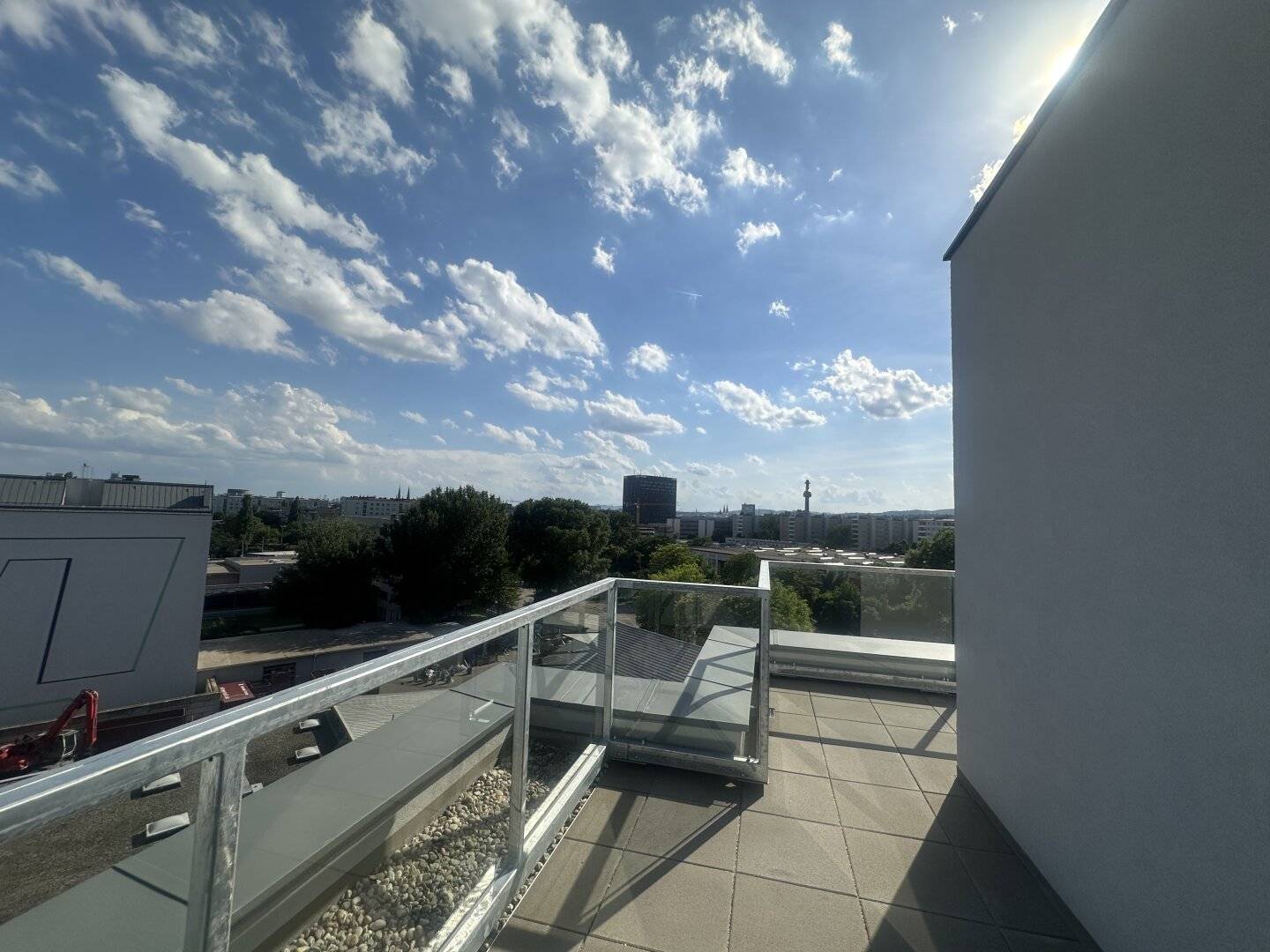 Exclusive 4-room maisonette in first occupancy with two outdoor spaces