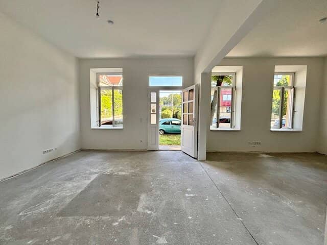 Near Allianz-Stadion, Beautiful commercial space for Café, Shop, Dance Studio, Office, completely renovated