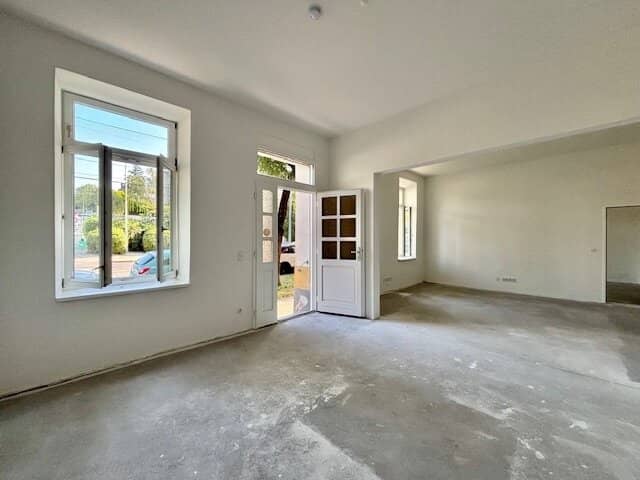 Near Allianz-Stadion, Beautiful commercial space for Café, Shop, Dance Studio, Office, completely renovated