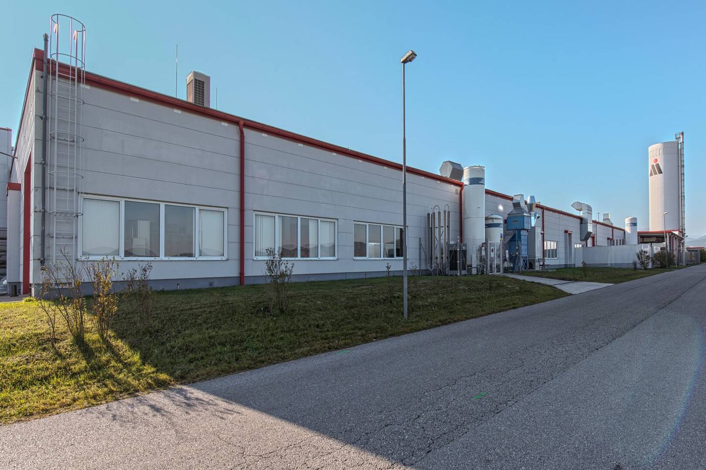 Flexible production and storage spaces from €5.50/m² – top location near A2, Weikersdorf