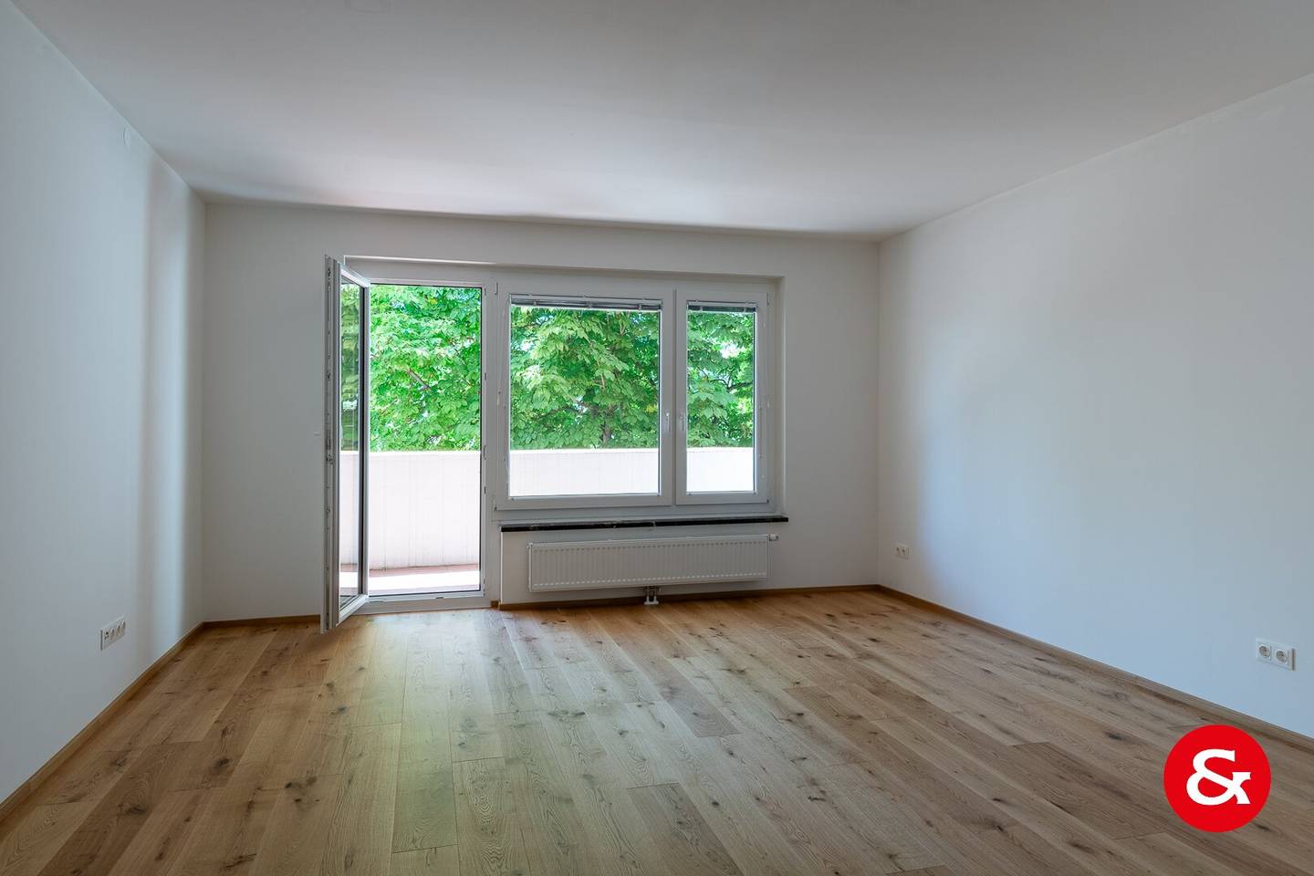 DREIZIMMER-LOGGIA-WOHNUNG 2. LIFTSTOCK, ERSTBEZUG NACH SEHR GELUNGENER RENOVIERUNG