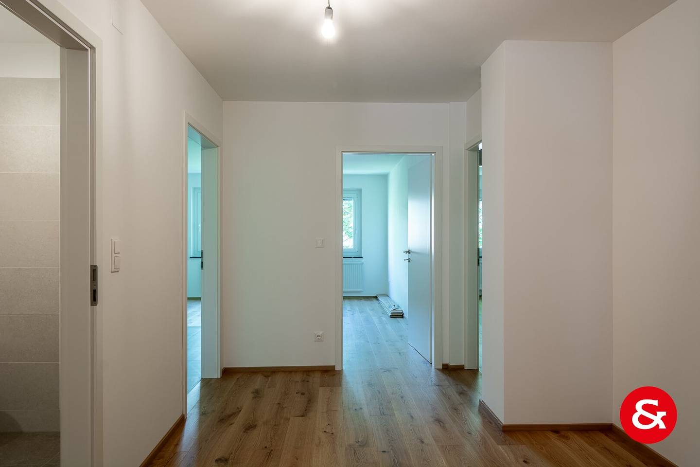 DREIZIMMER-LOGGIA-WOHNUNG 2. LIFTSTOCK, ERSTBEZUG NACH SEHR GELUNGENER RENOVIERUNG