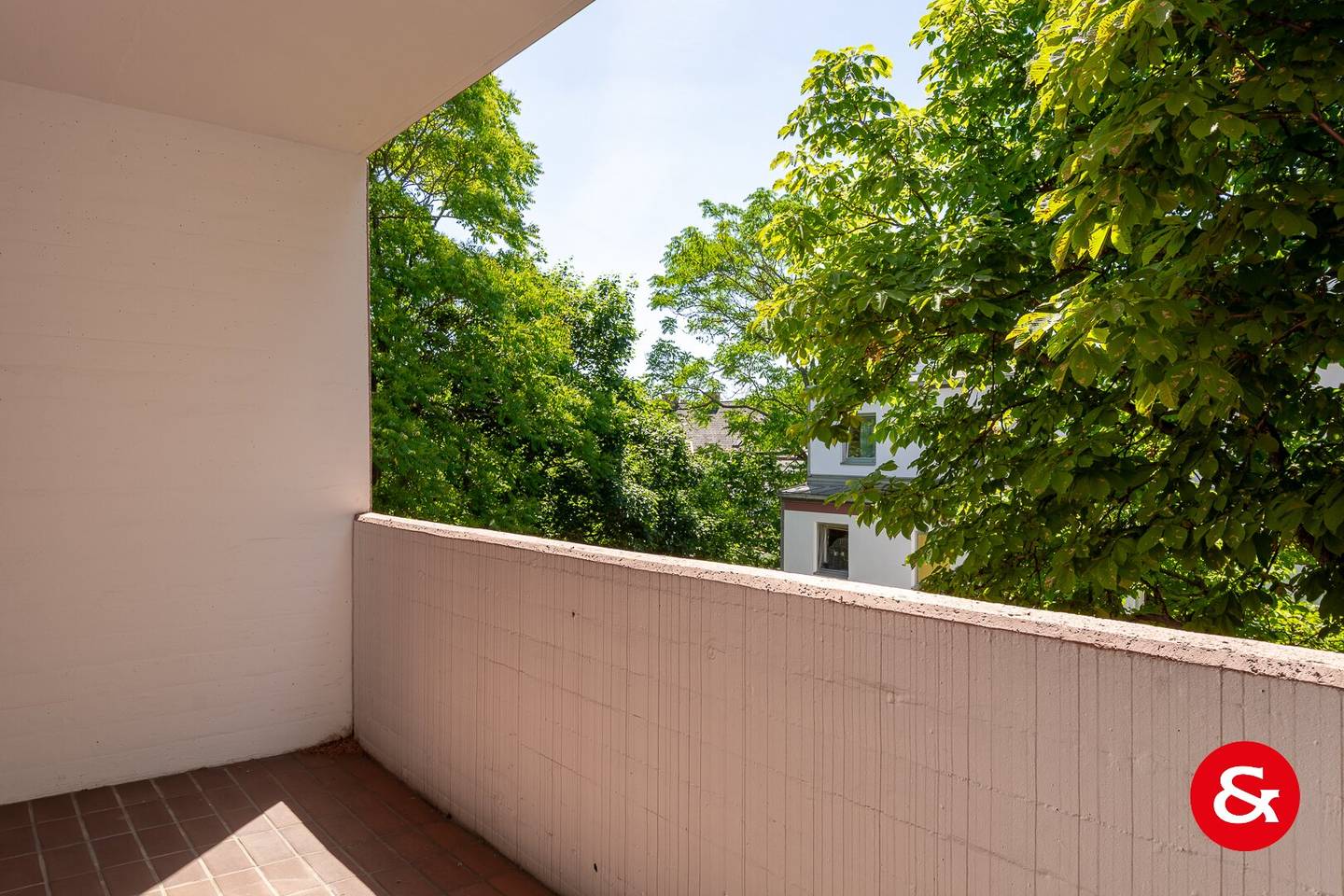 DREIZIMMER-LOGGIA-WOHNUNG 2. LIFTSTOCK, ERSTBEZUG NACH SEHR GELUNGENER RENOVIERUNG